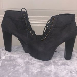 Black heel boots